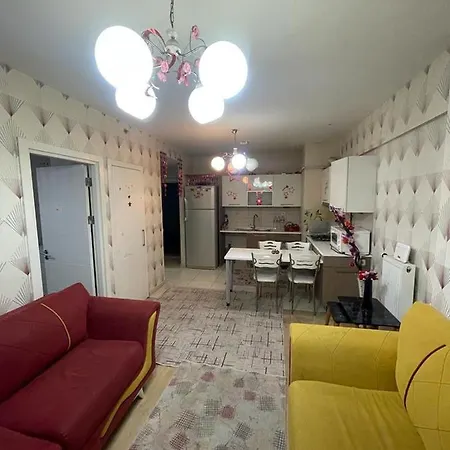 Lovely 2 Bed דירה