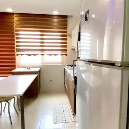 Lovely 2 Bed דירה