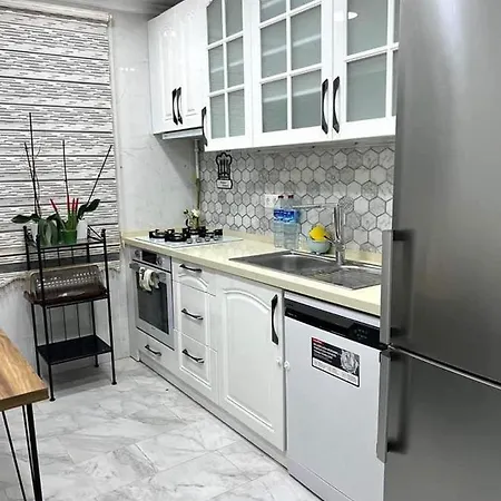 Lovely 2 Bed דירה